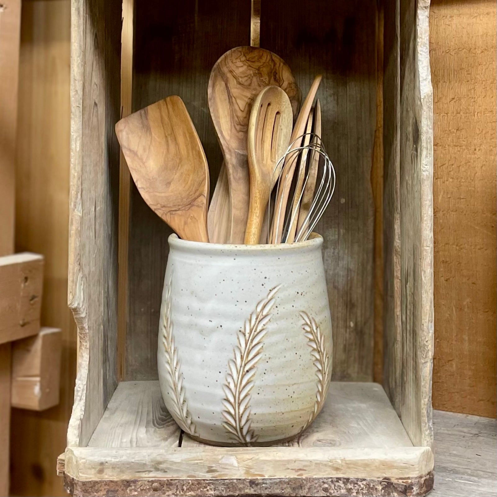 Round Utensil Holder {Stony Wheat}