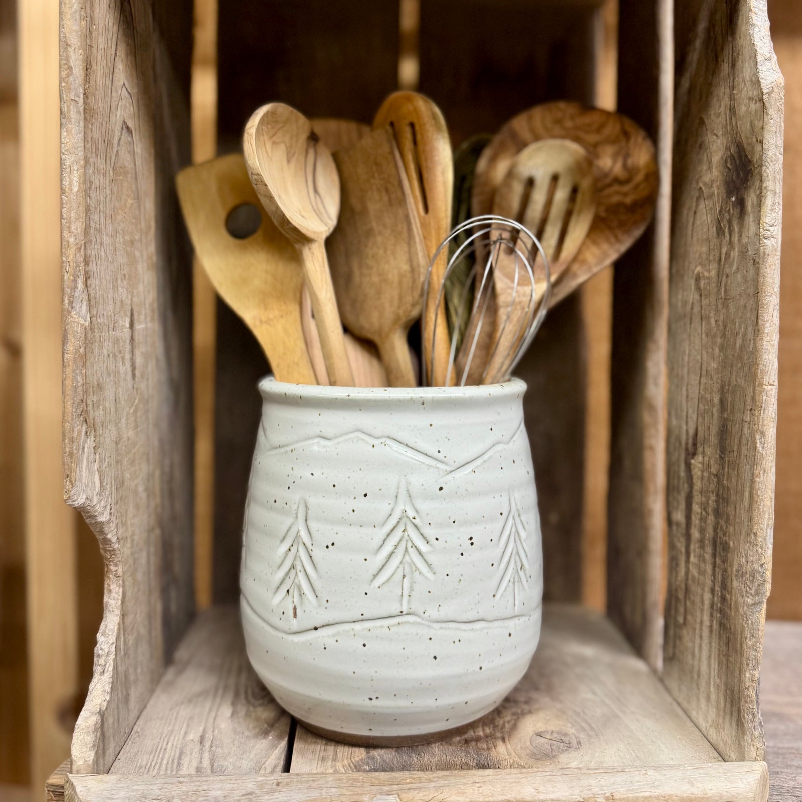 Round Utensil Holder {Classic White Trees}