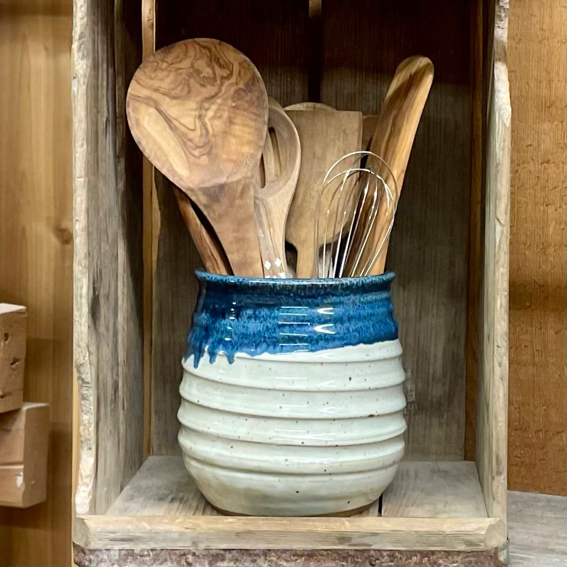 Round Ridged Utensil Holder {Blue Jay}