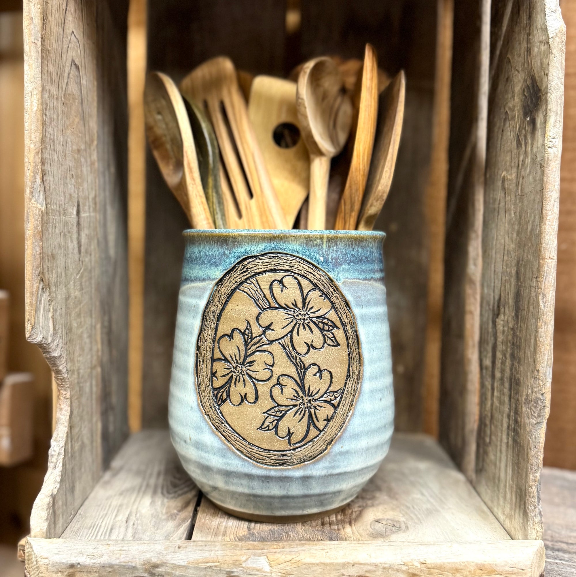 Round Dogwood Utensil Holder {Waterfall}
