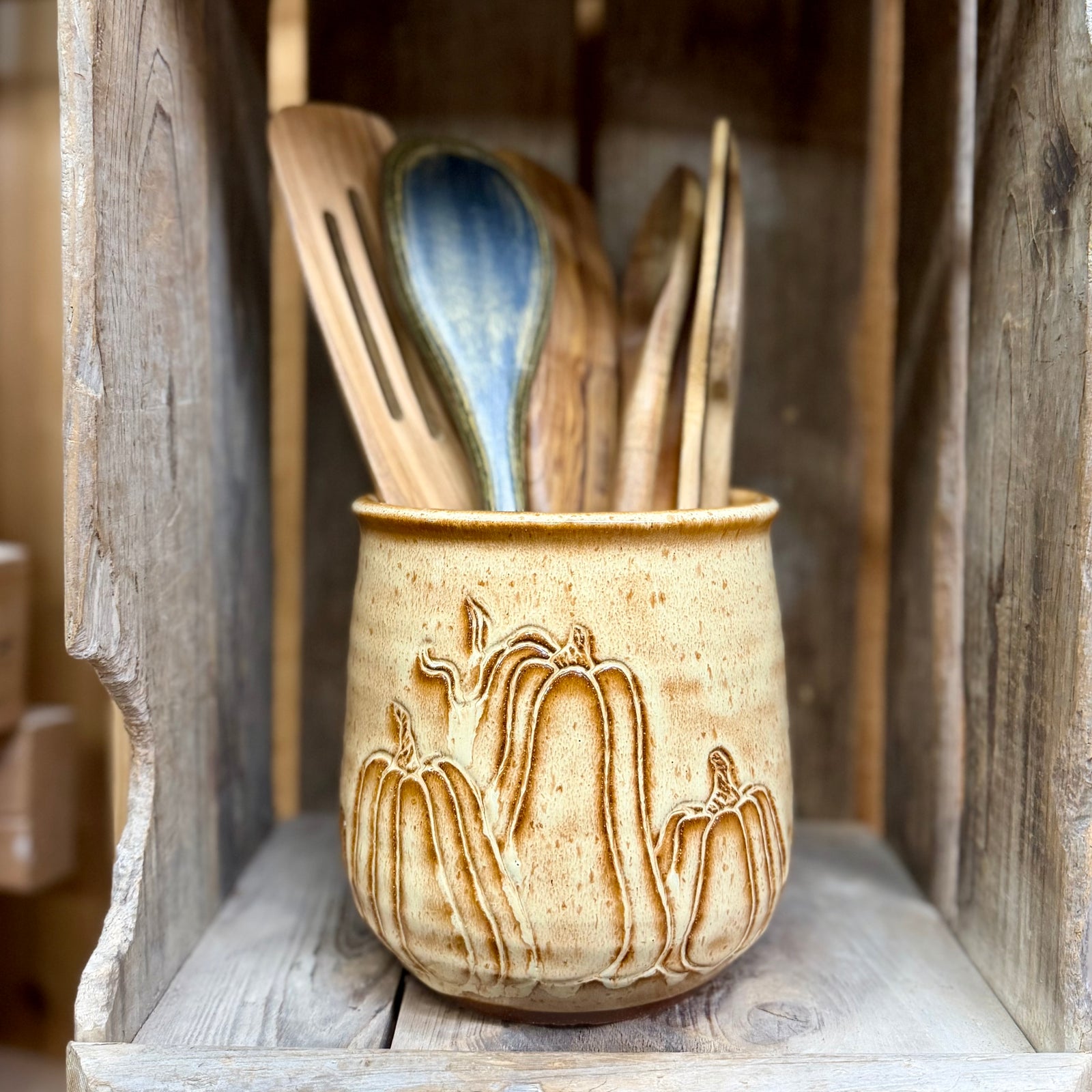 Round Pumpkin Utensil Holder {Sunshine}