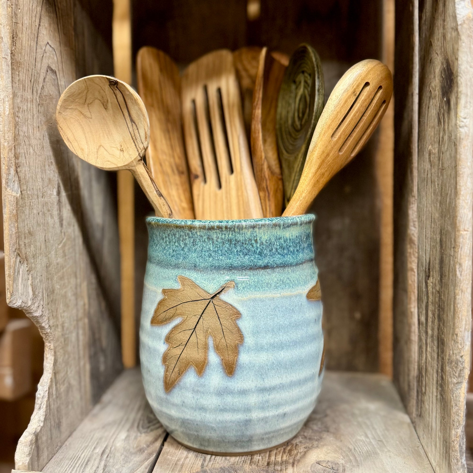 Round Utensil Holder {Waterfall}
